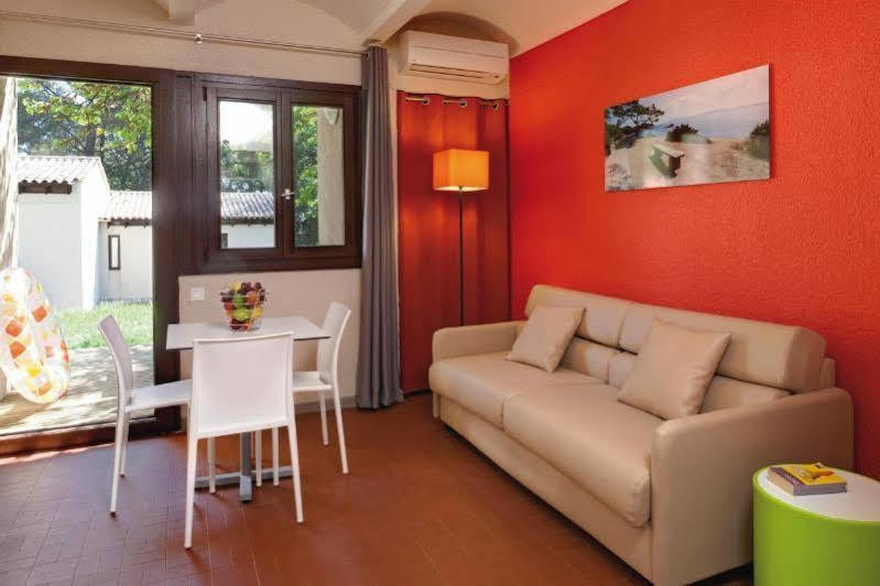 ホテル Belambra Clubs La Colle-Sur-Loup - Les Terrasses De Saint-Paul De Vence エクステリア 写真